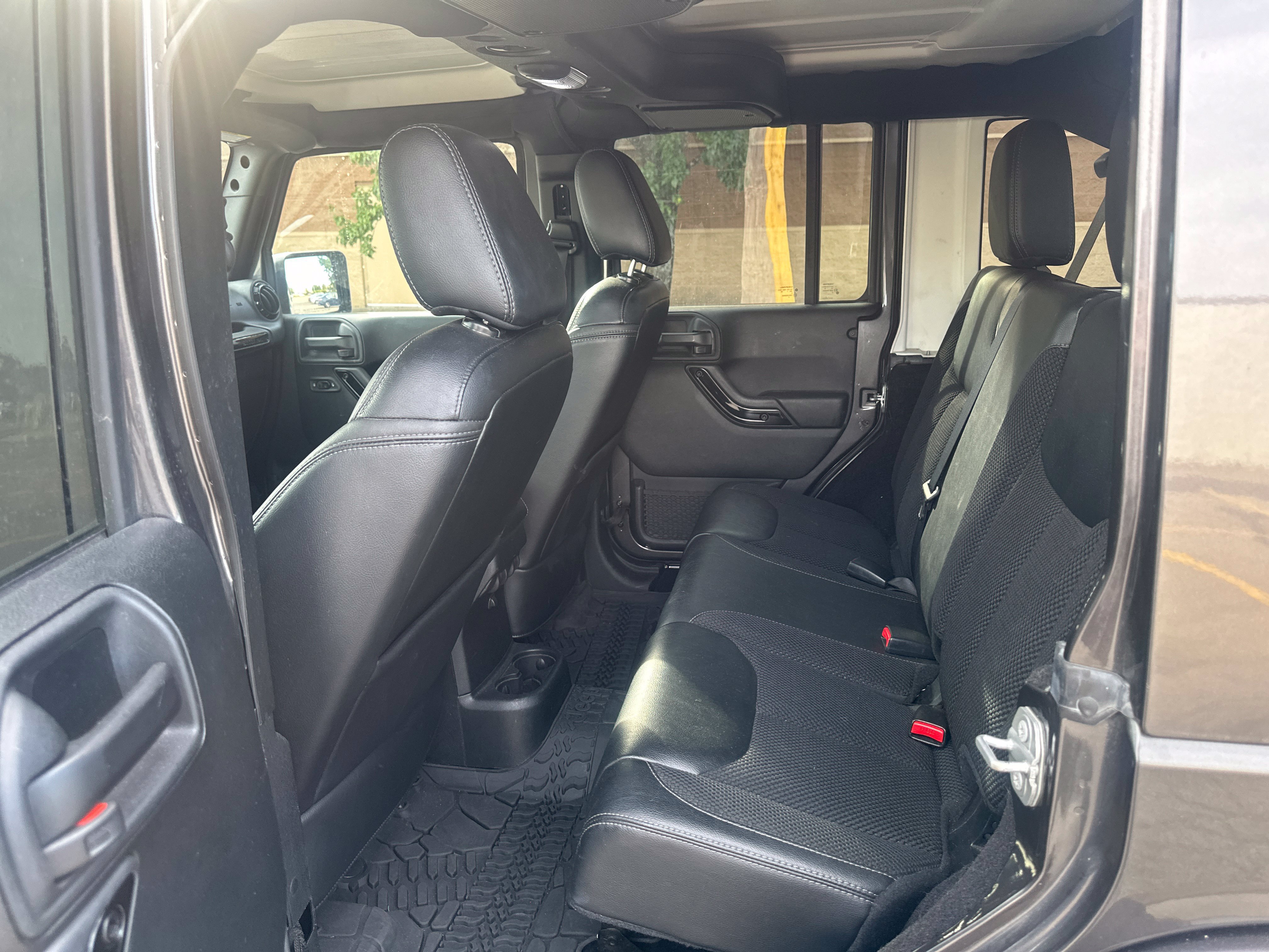 Used 2017 Jeep Wrangler Unlimited Sahara AWD/4WD image 3
