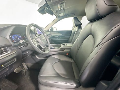 Used 2025 Toyota Grand Highlander FWD image 13