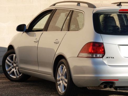 Used 2010 Volkswagen Jetta TDI FWD image 17