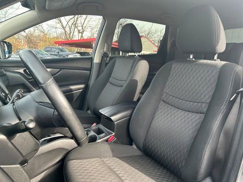 Used 2018 Nissan Rogue SV w/ Premium Package image 10