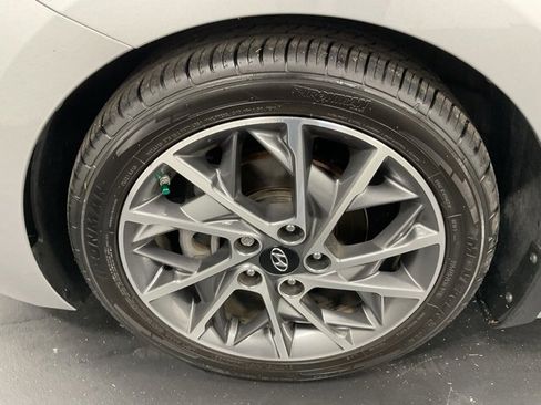 Used 2020 Hyundai Elantra Limited w/ Ultimate Package 03 image 9