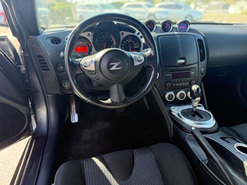 Used 2016 Nissan 370Z Touring image 11