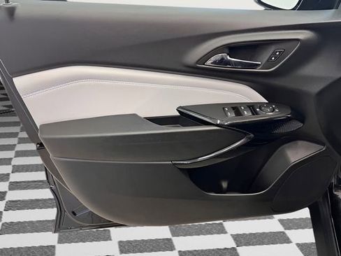 Used 2025 Chevrolet Trax LT image 13