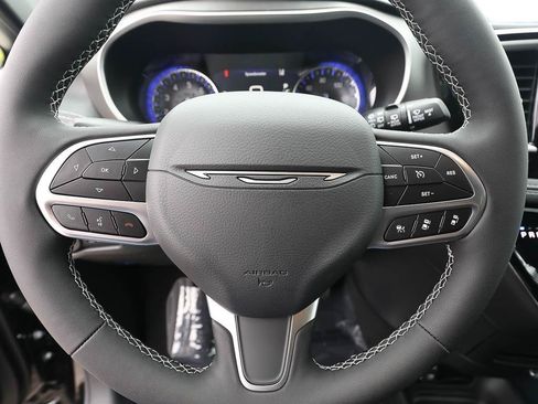 New 2027 Chrysler Pacifica Select AWD/4WD image 13