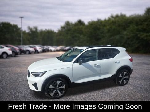Used 2023 Volvo XC40 B4 Ultimate FWD image 1