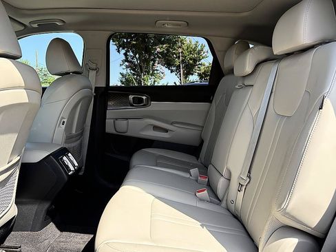 Used 2025 Kia Sorento S w/ Panoramic Sunroof Package FWD image 10
