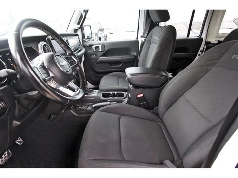 Used 2020 Jeep Wrangler Unlimited Sahara AWD/4WD image 6