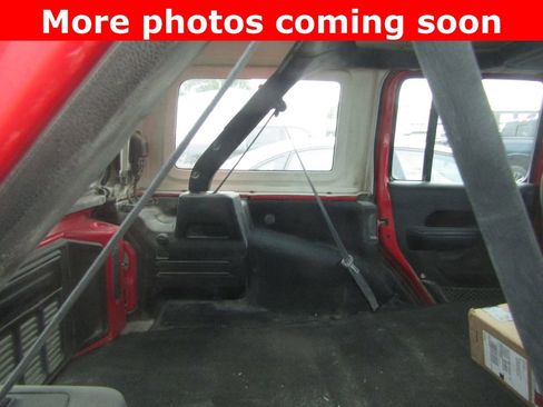 Used 2022 Jeep Wrangler Unlimited Sport AWD/4WD image 13