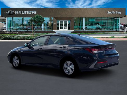 New 2026 Hyundai Elantra SE FWD image 4