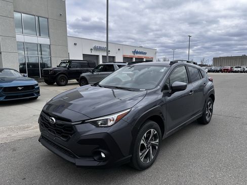 Used 2025 Subaru Crosstrek 2.0i Premium AWD/4WD image 2