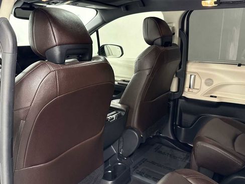 Certified 2021 Toyota Sienna Platinum image 27