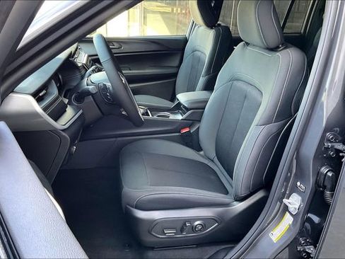 New 2026 Jeep Grand Cherokee Laredo image 8