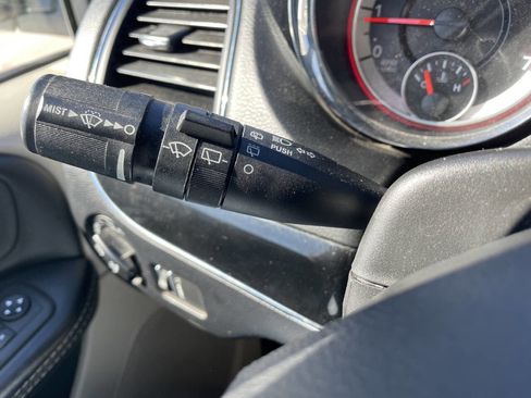 Used 2018 Dodge Grand Caravan SXT image 20