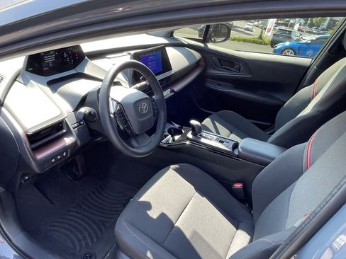 Certified 2025 Toyota Prius Plug-In Hybrid FWD image 9