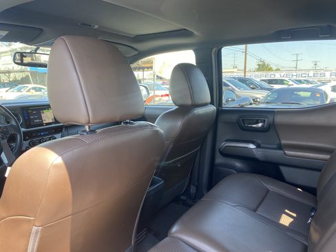 Used 2016 Toyota Tacoma Limited w/ Towing Package RWD image 22