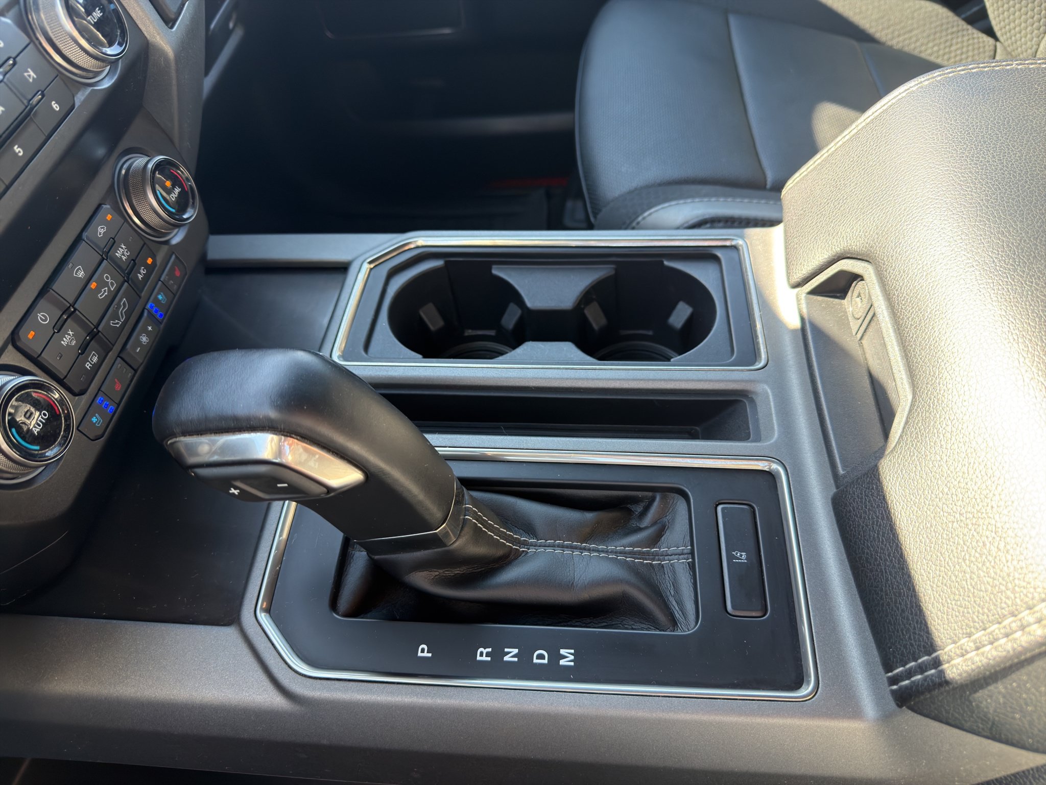 Used 2020 Ford F150 Raptor w/ Equipment Group 802A Luxury AWD/4WD image 18