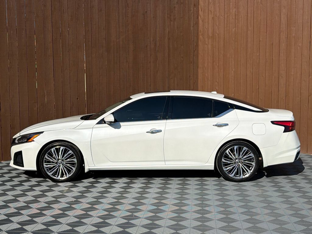 Used 2023 Nissan Altima 2.5 SL FWD image 14