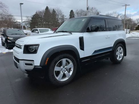 Used 2025 Land Rover Defender 90 S image 4