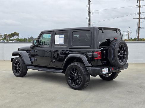 Used 2025 Jeep Wrangler Unlimited Sahara AWD/4WD image 6