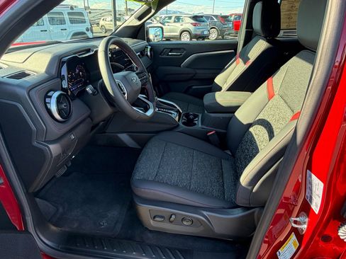 Used 2026 Chevrolet Colorado Z71 image 13