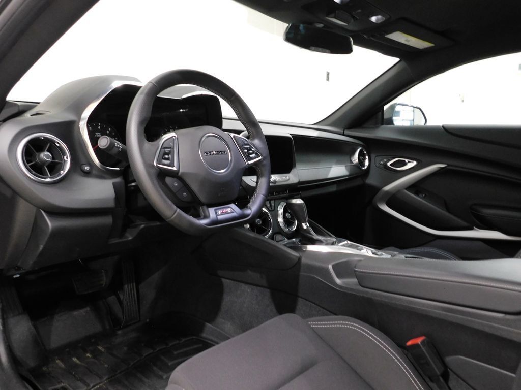 Used 2018 Chevrolet Camaro SS RWD image 30