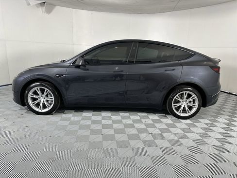Used 2024 Tesla Model Y AWD image 5