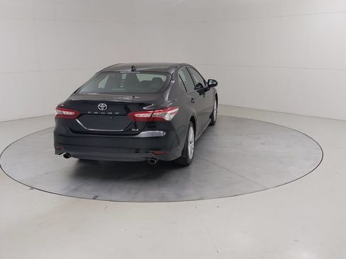 Used 2018 Toyota Camry XLE FWD image 14