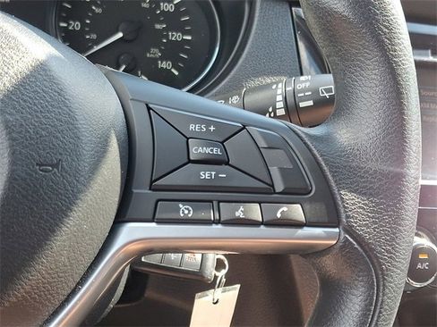 Used 2019 Nissan Rogue Sport S image 21