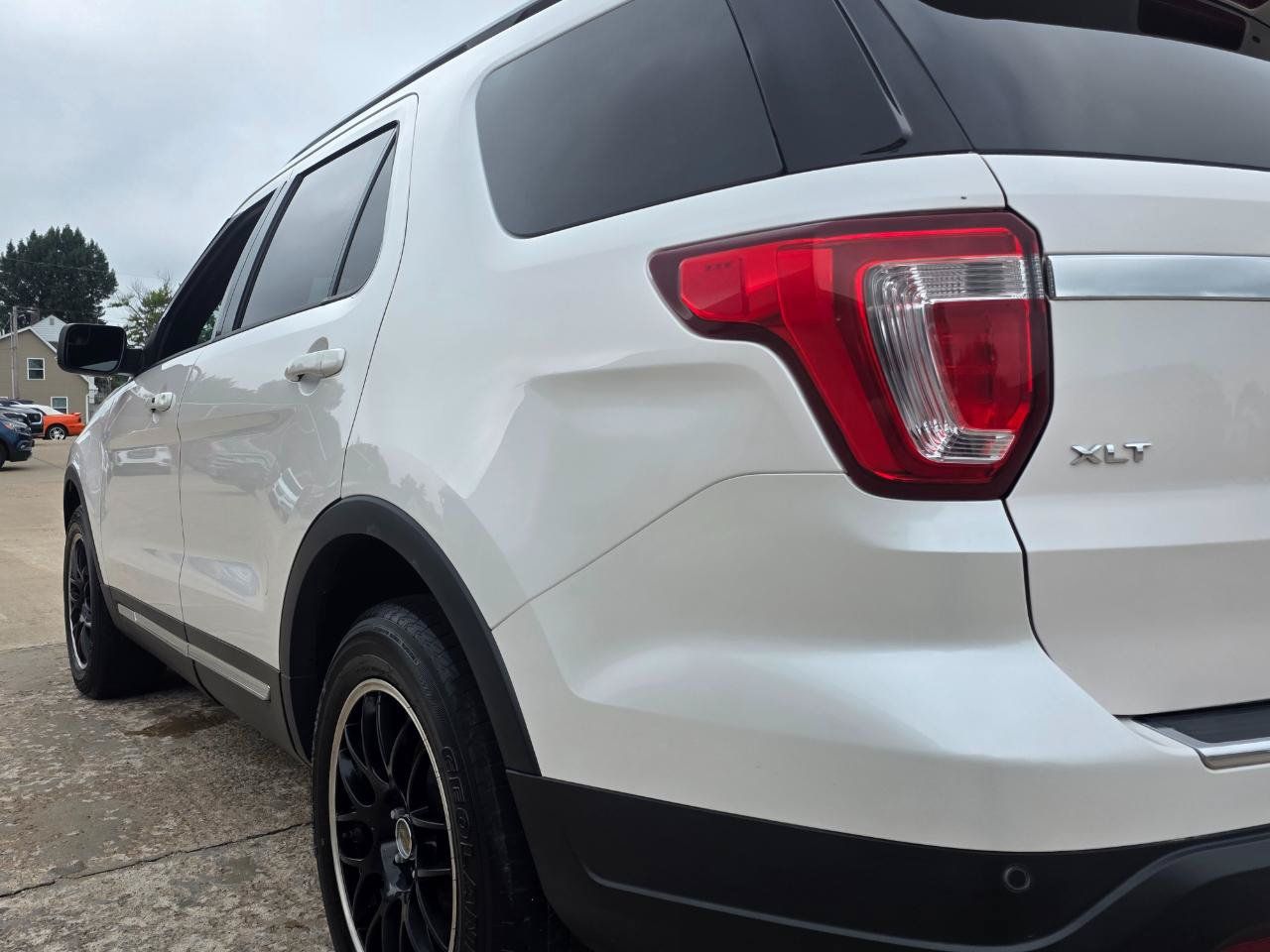 Used 2018 Ford Explorer XLT w/ Equipment Group 201A FWD image 15