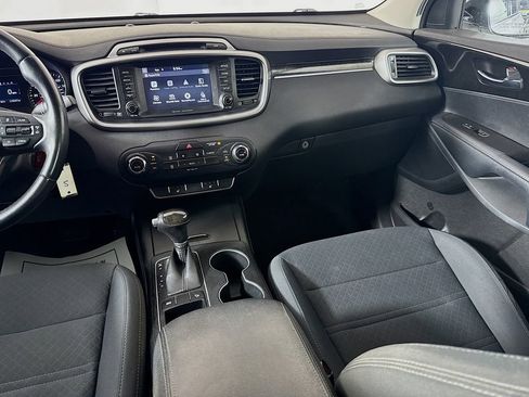 Used 2017 Kia Sorento LX w/ LX Convenience Package image 26