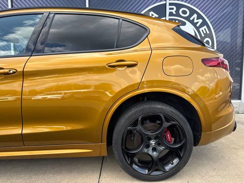Used 2023 Alfa Romeo Stelvio Veloce AWD/4WD image 14