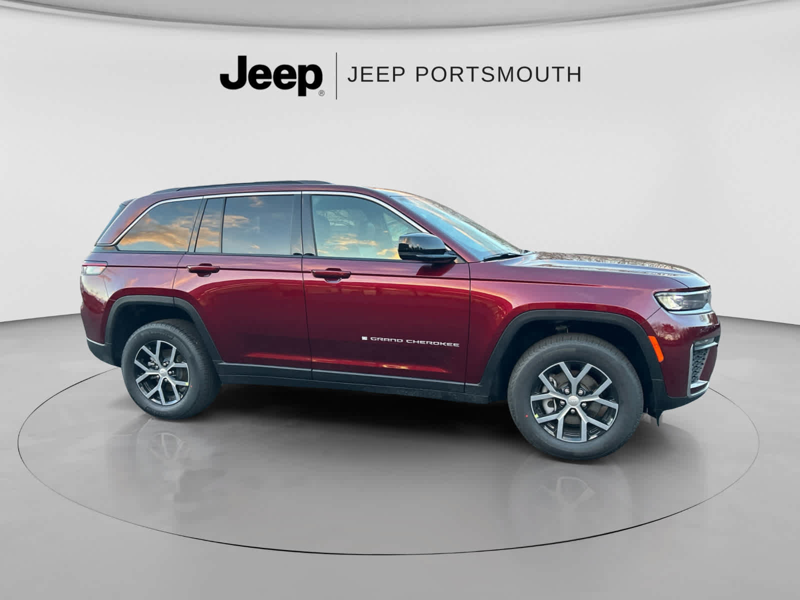 Used 2026 Jeep Grand Cherokee Limited AWD/4WD image 3