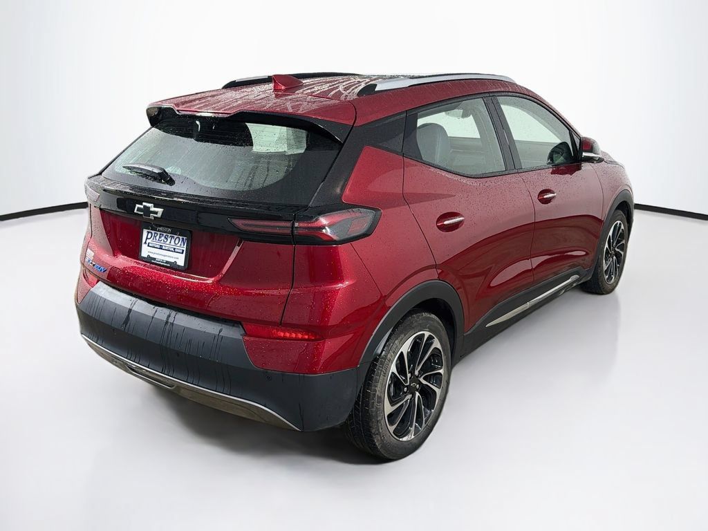 Used 2023 Chevrolet Bolt EUV Premier w/ Sun & Sound Package FWD image 5