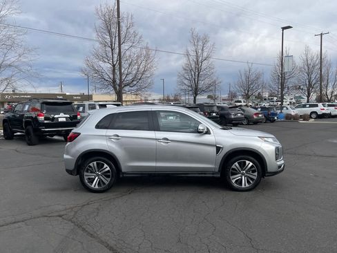 Used 2024 Mitsubishi Outlander Sport SE image 8