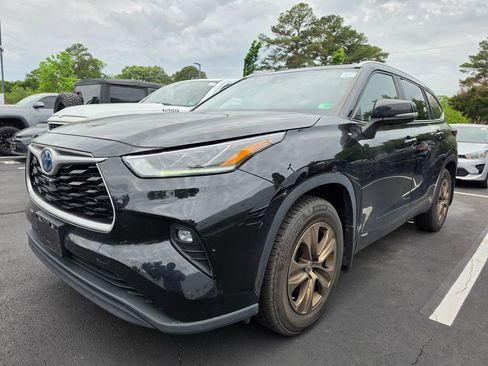 Used 2023 Toyota Highlander Bronze Edition AWD/4WD image 2
