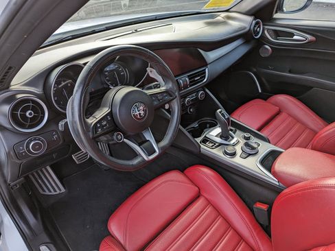 Used 2022 Alfa Romeo Giulia Veloce image 12