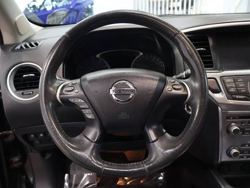 Used 2017 Nissan Pathfinder Platinum AWD/4WD image 18