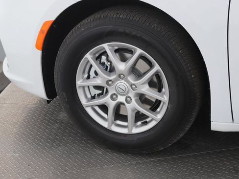 New 2026 Chrysler Pacifica Select image 13