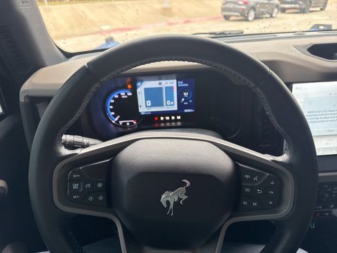 Used 2023 Ford Bronco Wildtrak image 10