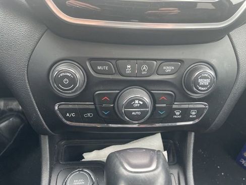 Used 2020 Jeep Cherokee Limited w/ Technology Group image 15