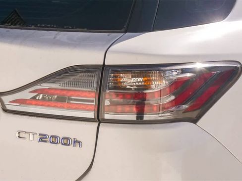 Used 2016 Lexus CT 200h image 10