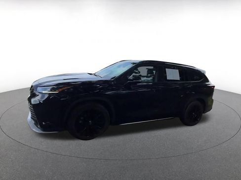 Used 2025 Toyota Highlander XSE AWD/4WD image 6