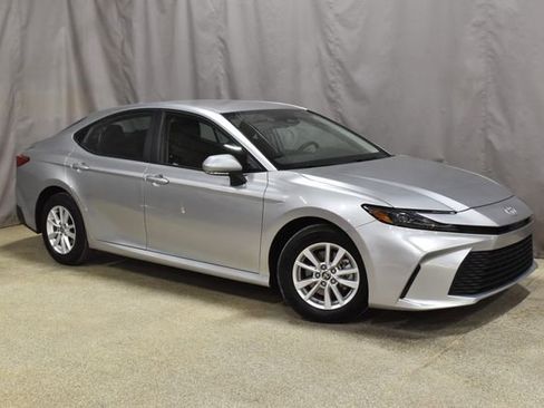 Used 2025 Toyota Camry LE image 4