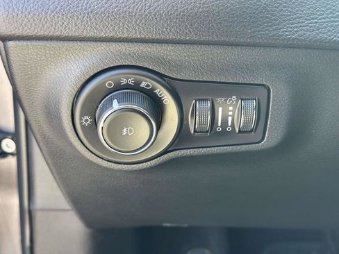 Used 2018 Jeep Compass Latitude w/ Popular Equipment Group AWD/4WD image 21