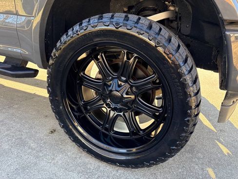 Used 2018 Ford F150 XLT w/ Equipment Group 302A Luxury image 9