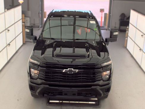 Used 2024 Chevrolet Silverado 2500 Custom w/ Custom Value Package AWD/4WD image 2