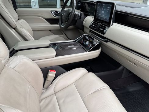 Used 2018 Lincoln Navigator Reserve w/ Technology Package AWD/4WD image 18