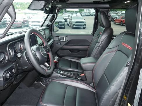 Used 2024 Jeep Wrangler Unlimited Rubicon AWD/4WD image 2