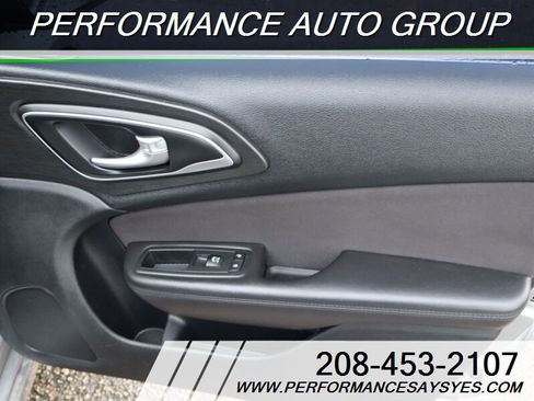 Used 2015 Chrysler 200 Limited image 12