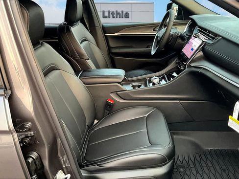 New 2025 Jeep Grand Cherokee L Limited w/ Luxury Tech Group II image 14